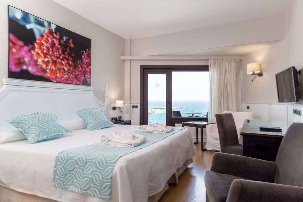 rooms-deluxe-room