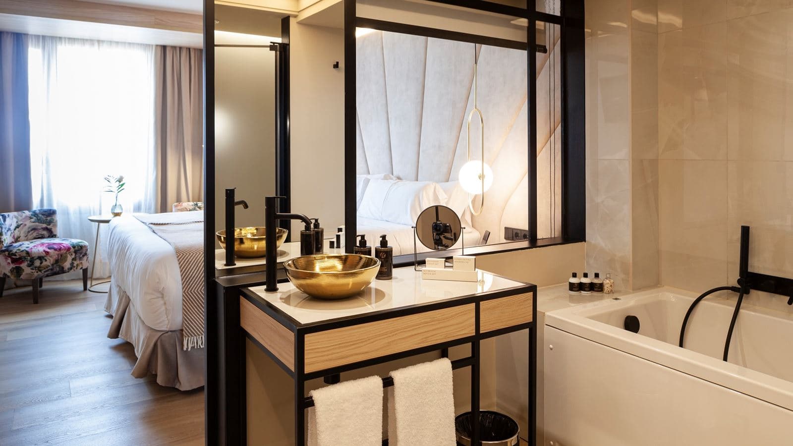 rooms-cozy-room-hot-tub