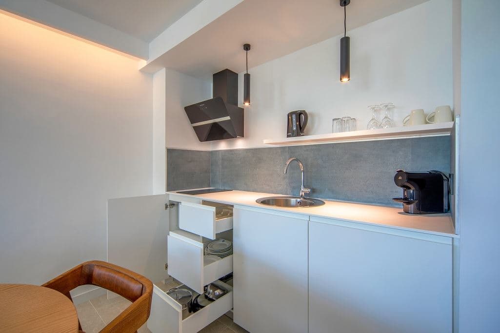 rooms-apartment-side-sea-view