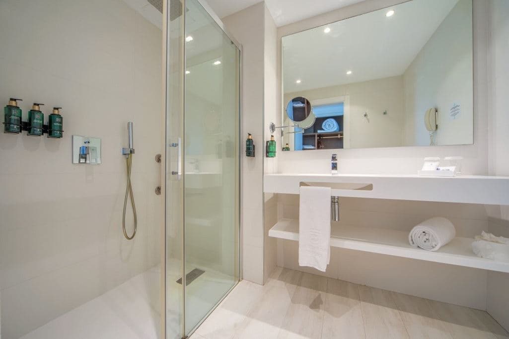 rooms-doble-superior-room-side-sea-view