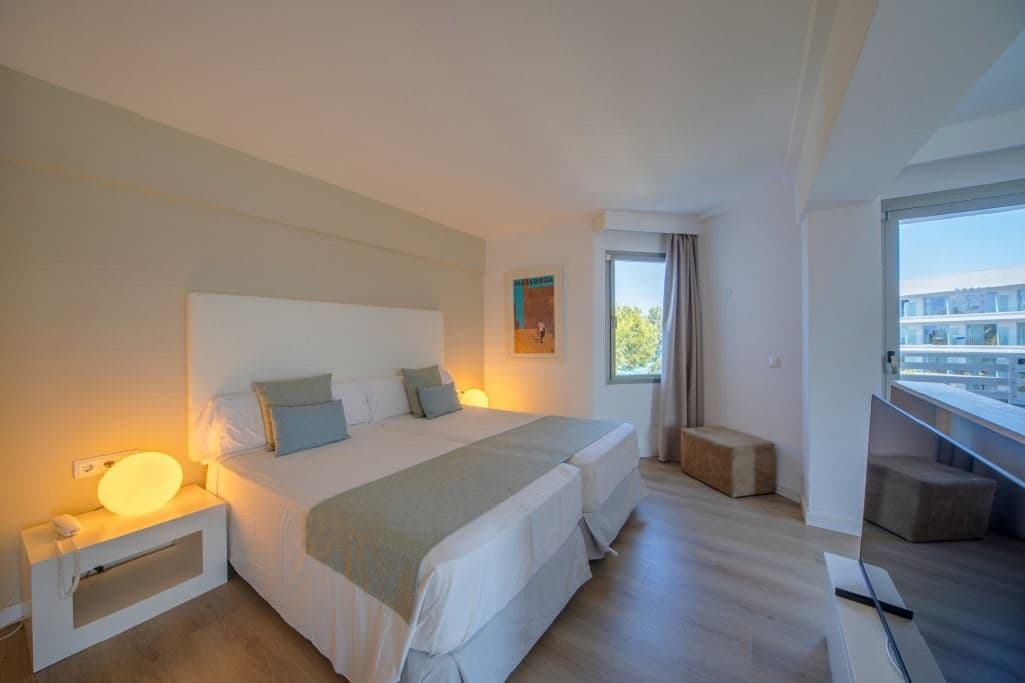 rooms-junior-suite-side-sea-view