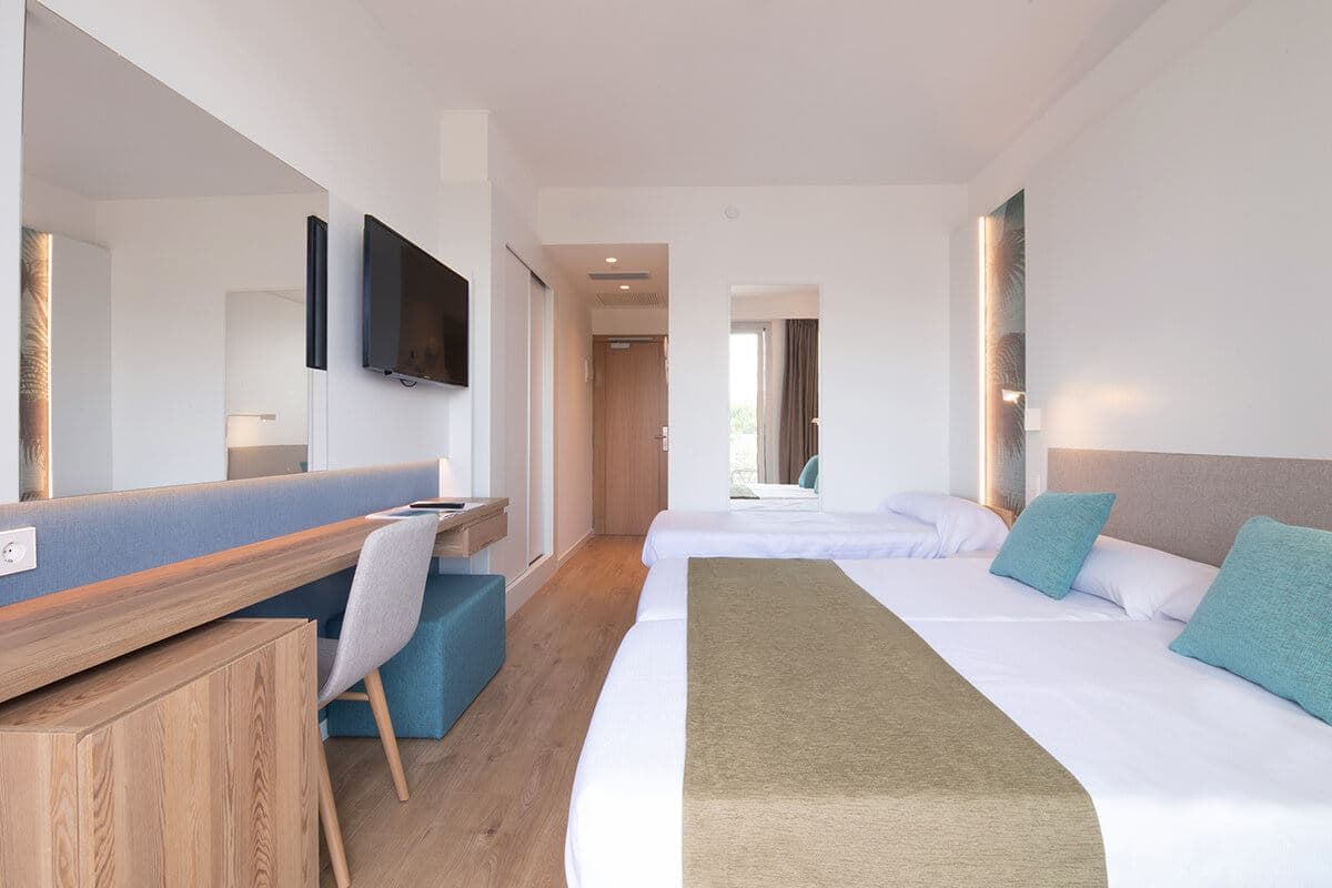 rooms-twin-room