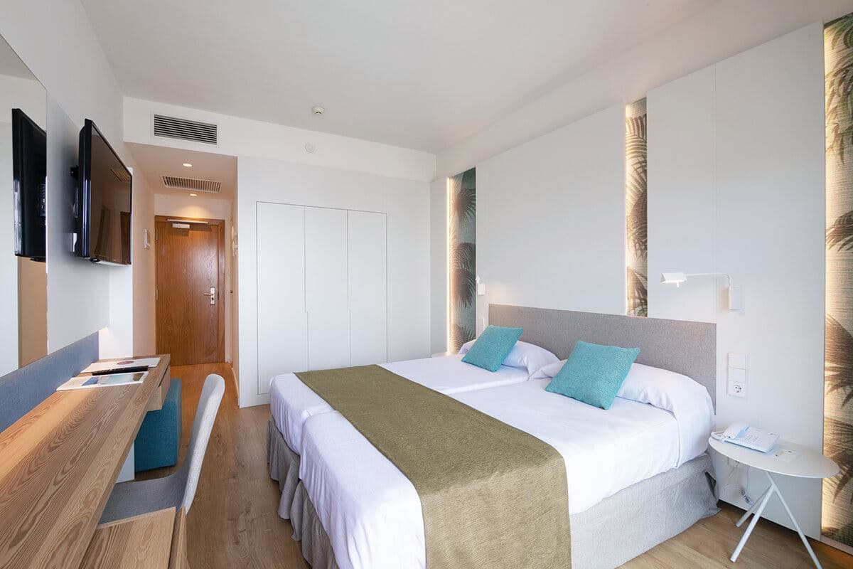 rooms-twin-room