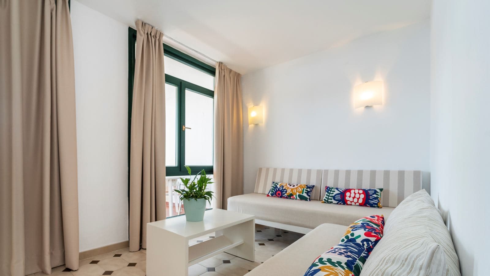 rooms-1-bedroom-apartment-seaview