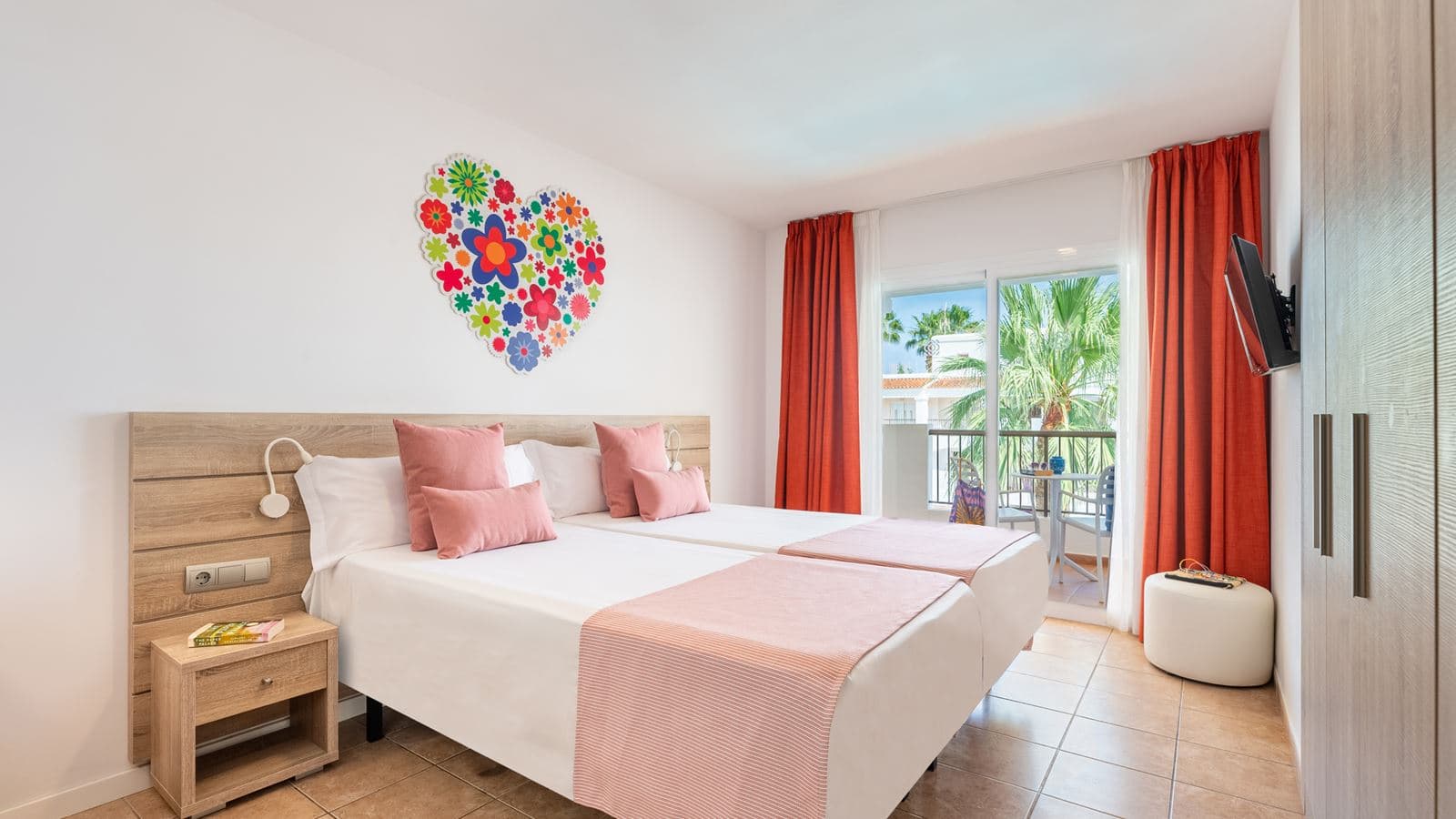 rooms-twin-room-balcony-or-terrace