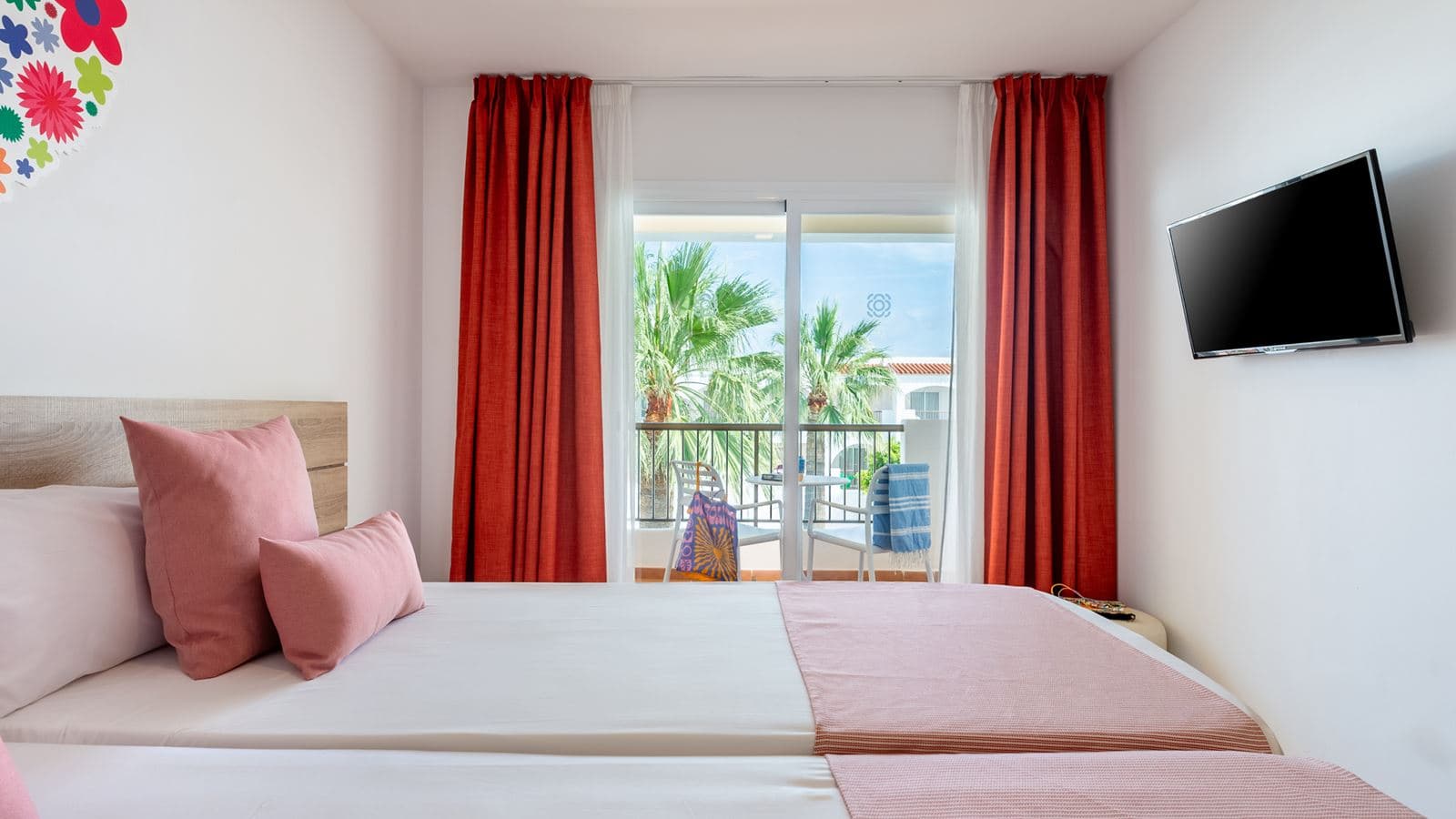 rooms-twin-room-balcony-or-terrace