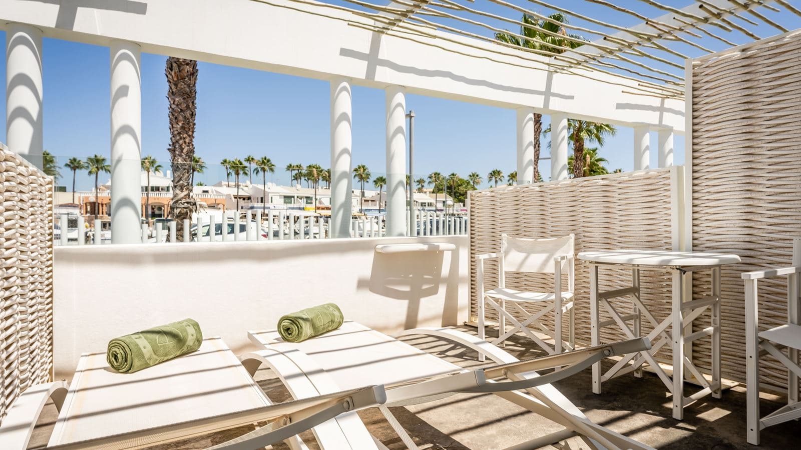 rooms-marina-chic-room