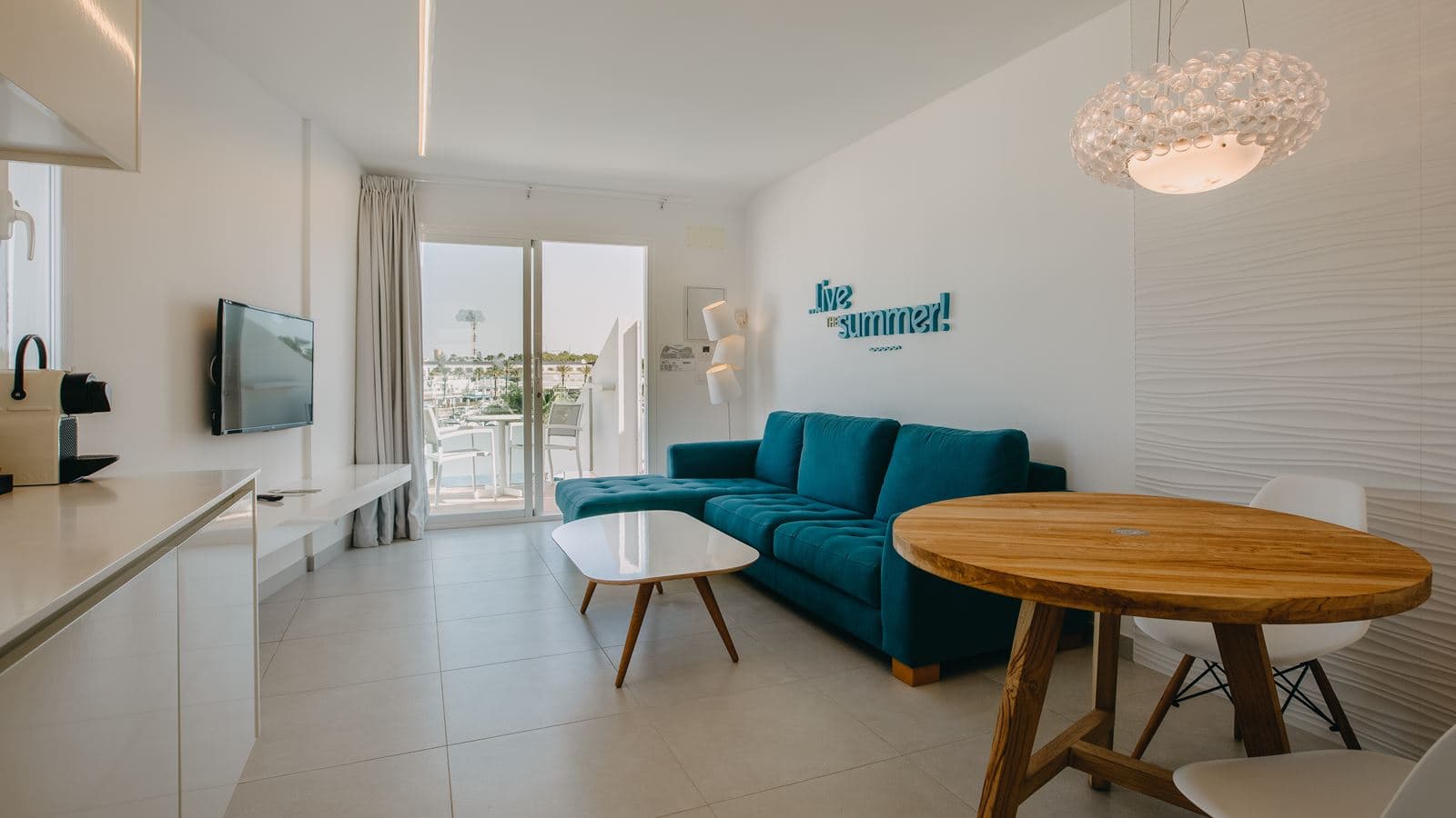rooms-cool-suite