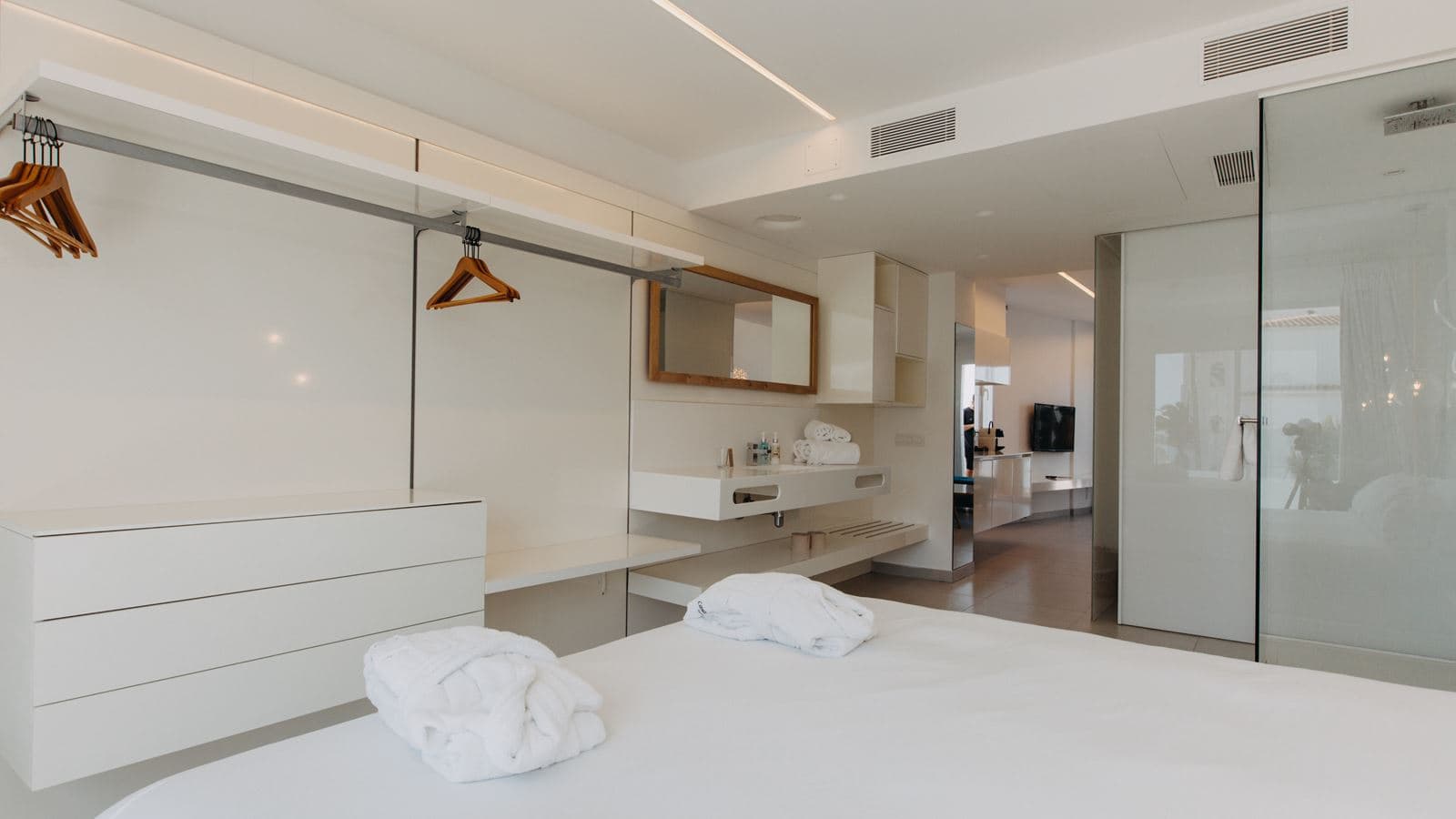 rooms-cool-suite