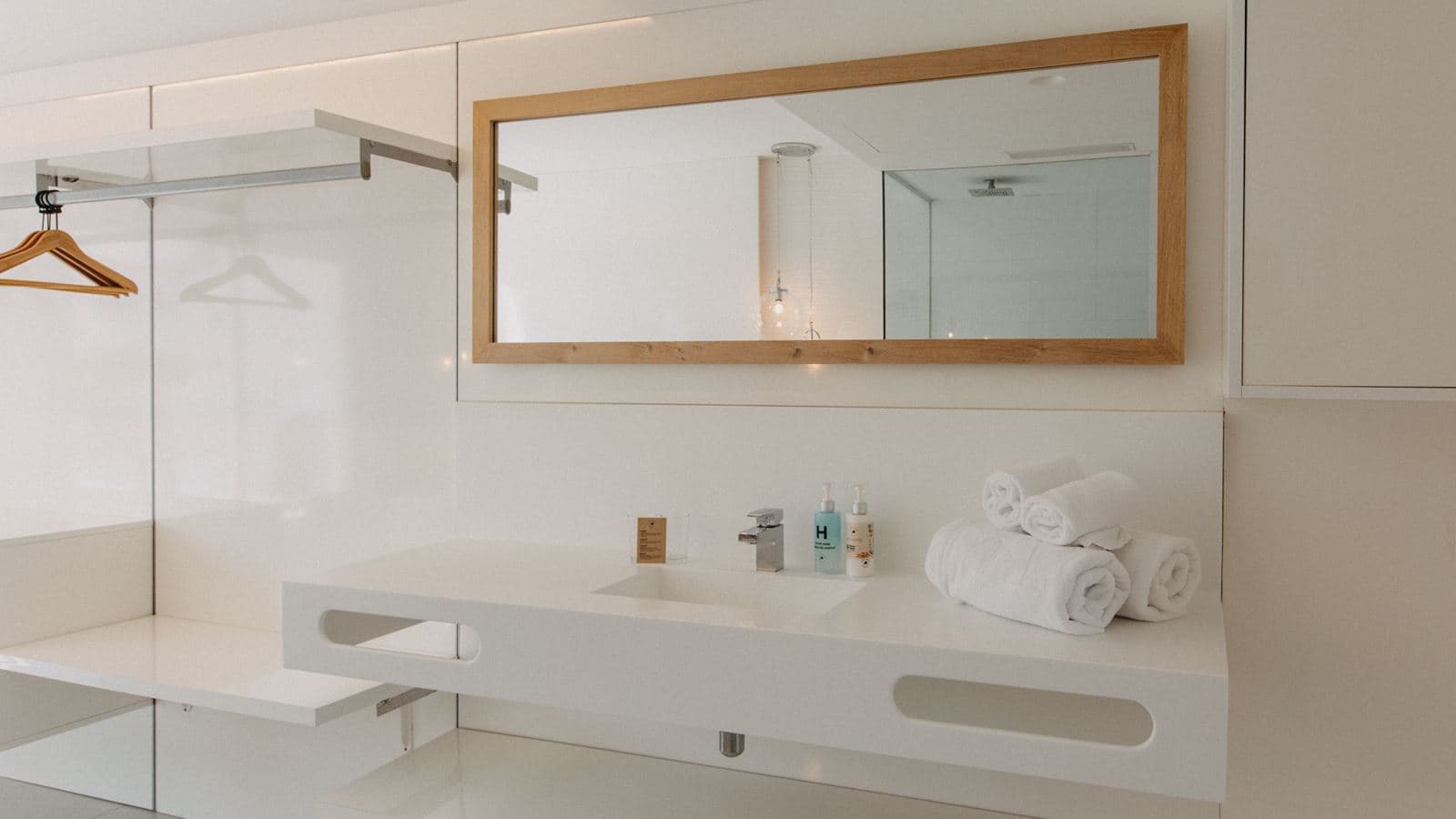 rooms-cool-suite