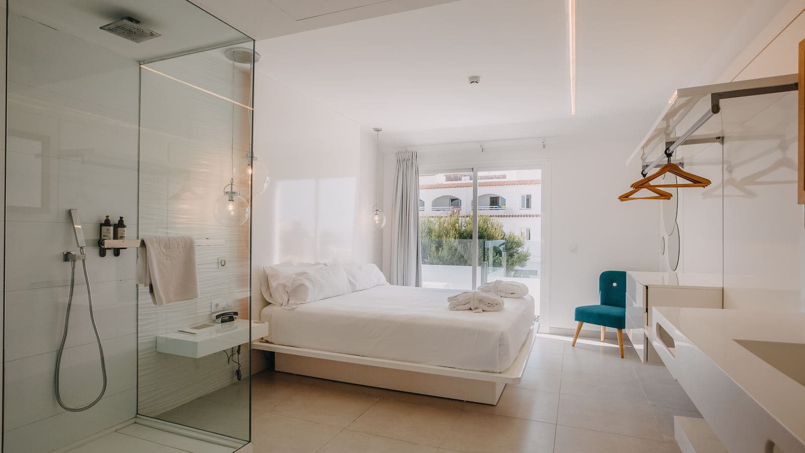 rooms-cool-suite