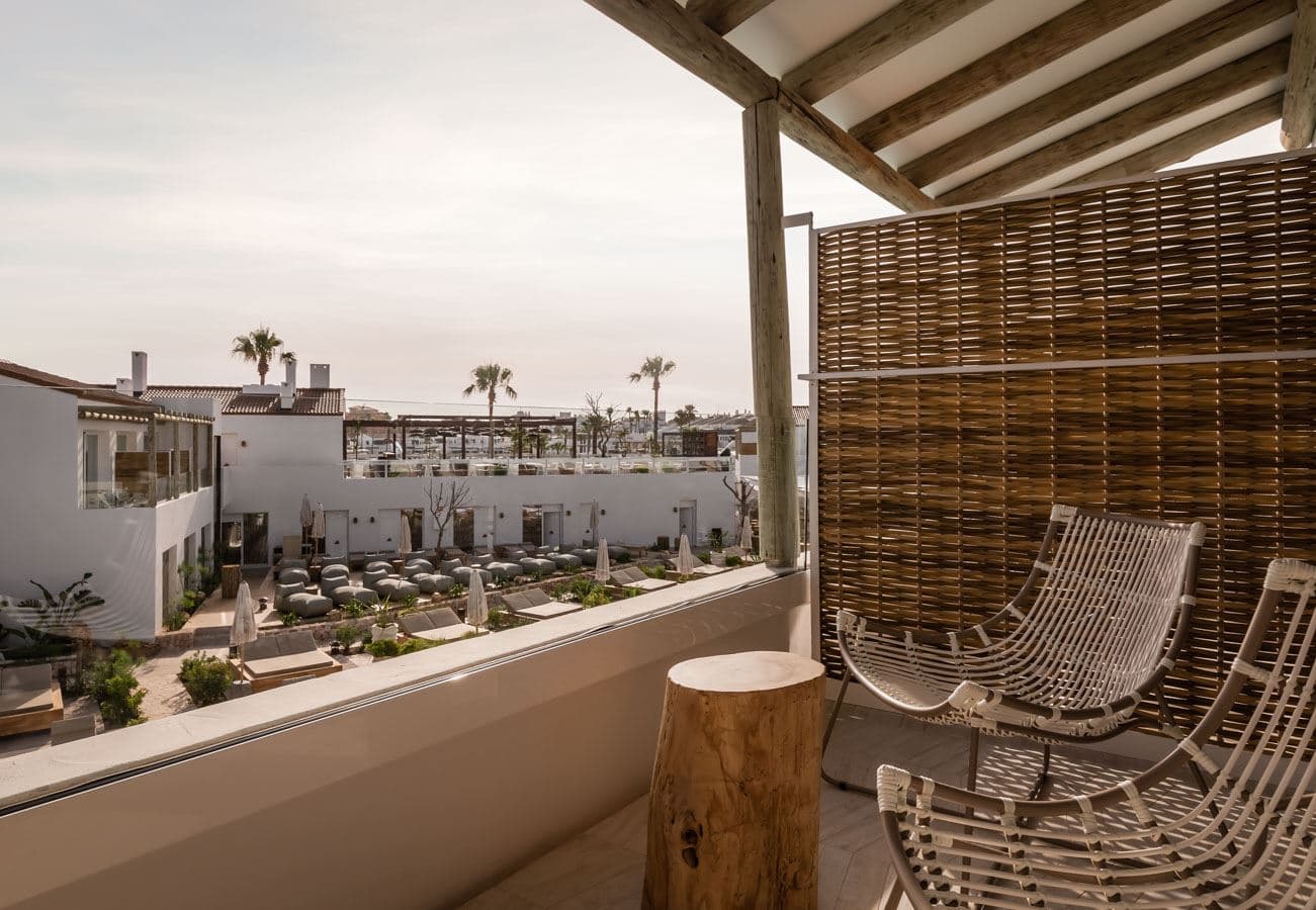 rooms-private-pool-room