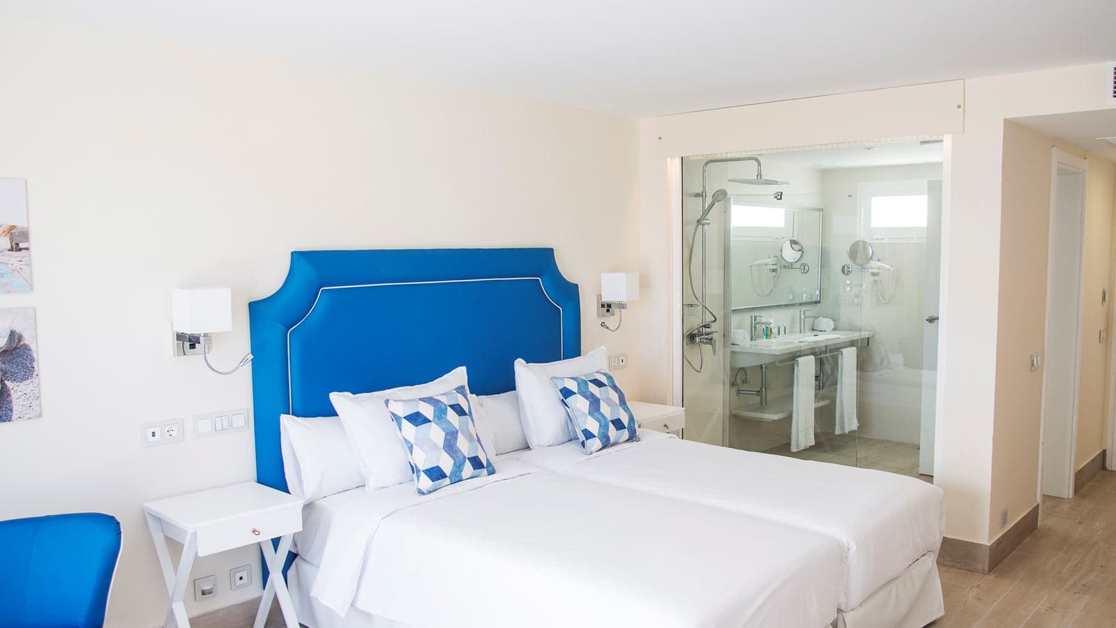rooms-double-standard-room-balcony-or-terrace