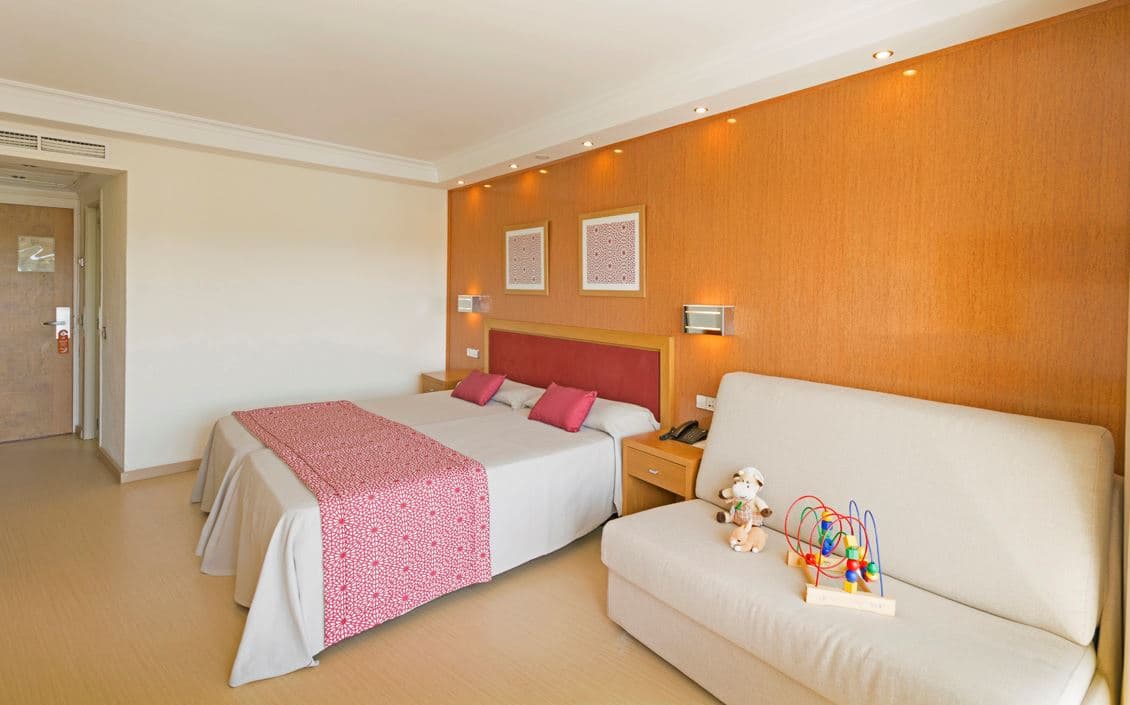 rooms-family-room