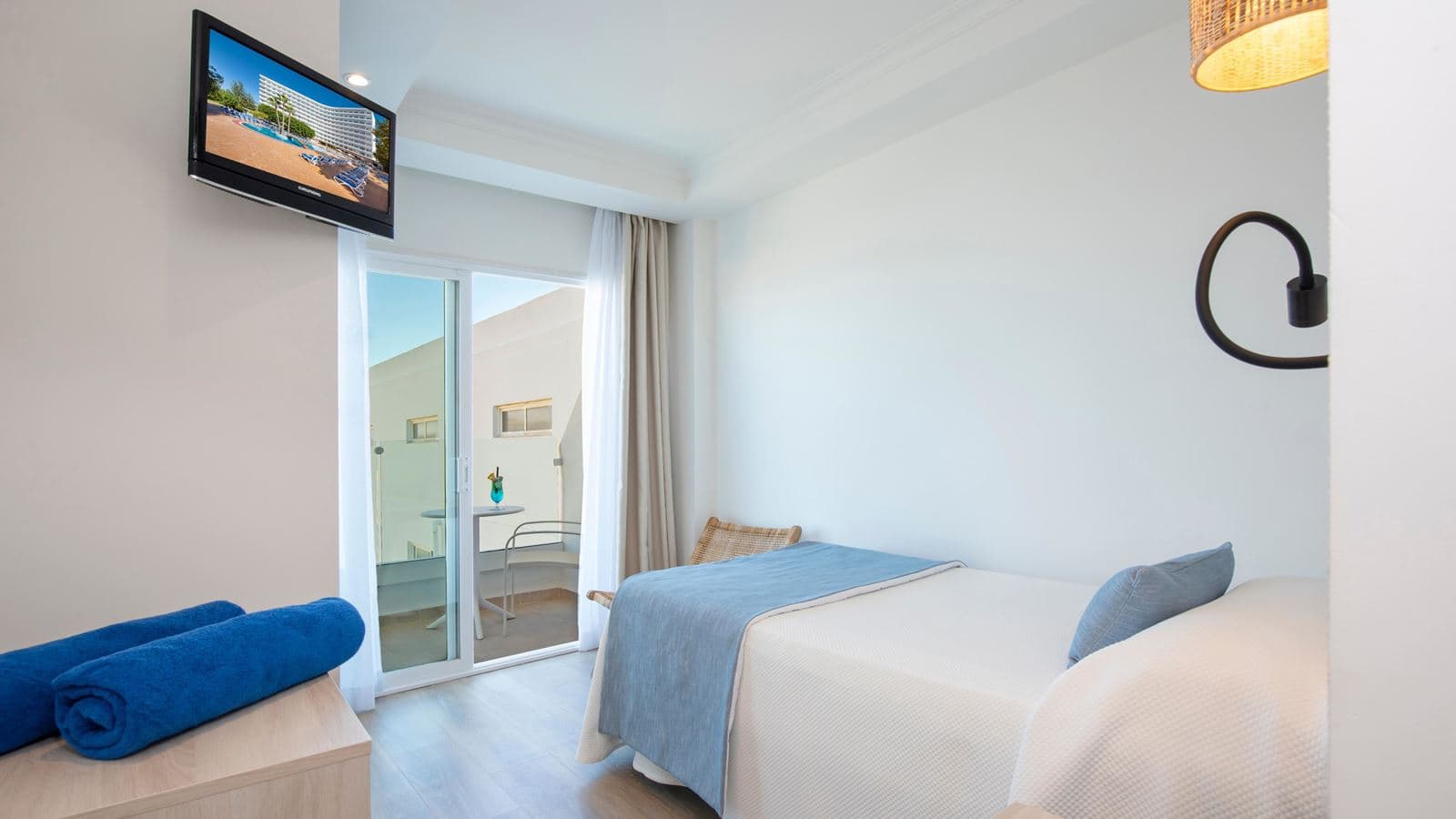 rooms-superior-room