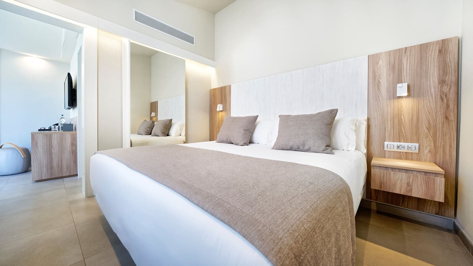 rooms-junior-suite-single-use-with-terrace
