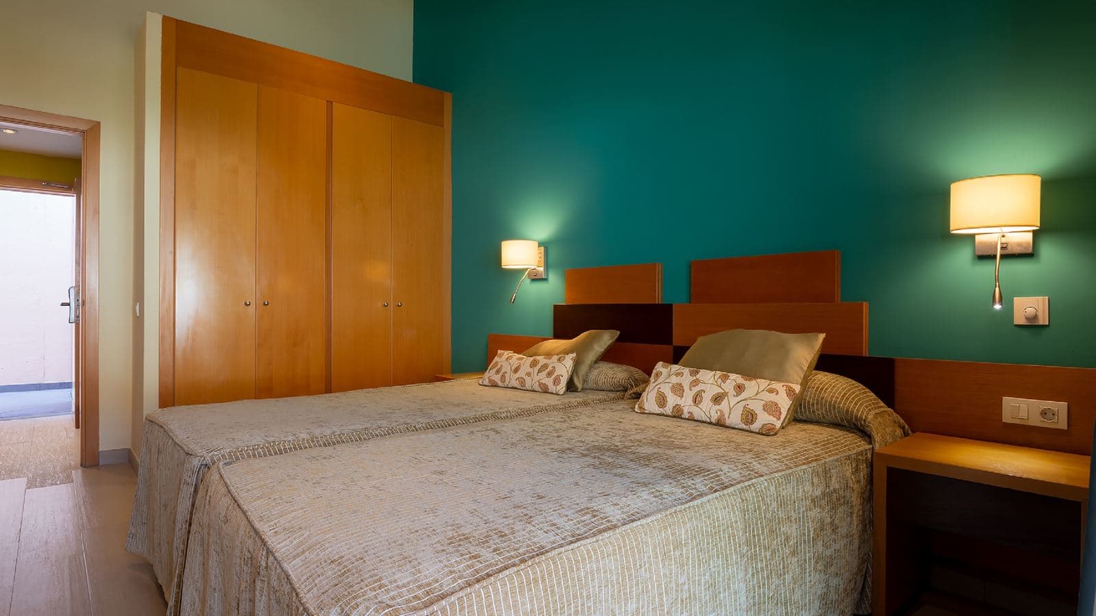 rooms-1-bedroom--apartment-superior-with-balcony-or-terrace