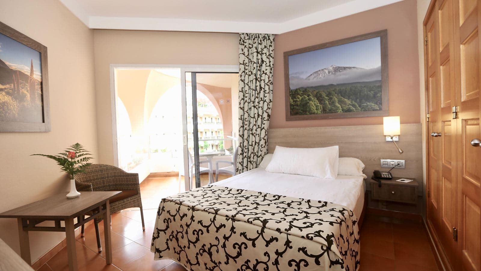 rooms-economy-room