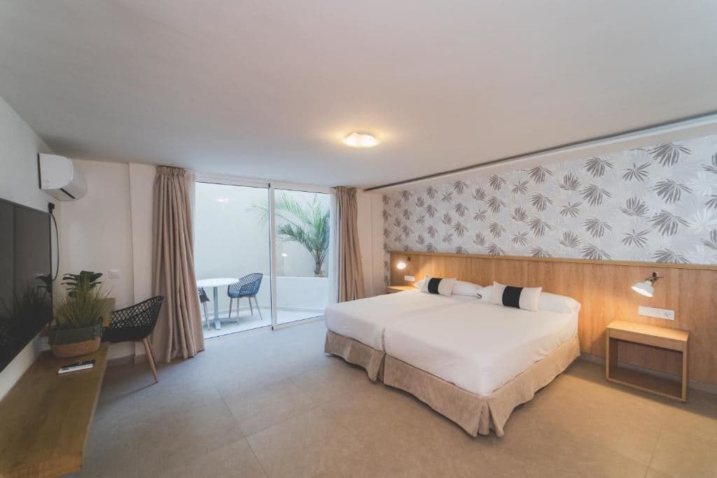 rooms-gold-room