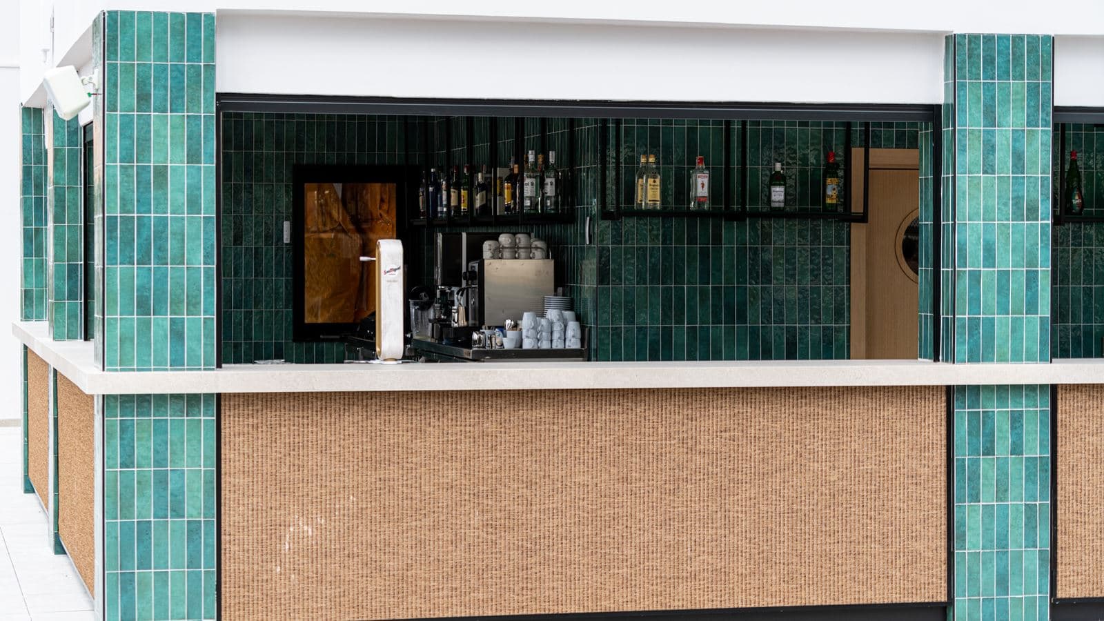 bars-bar-piscina