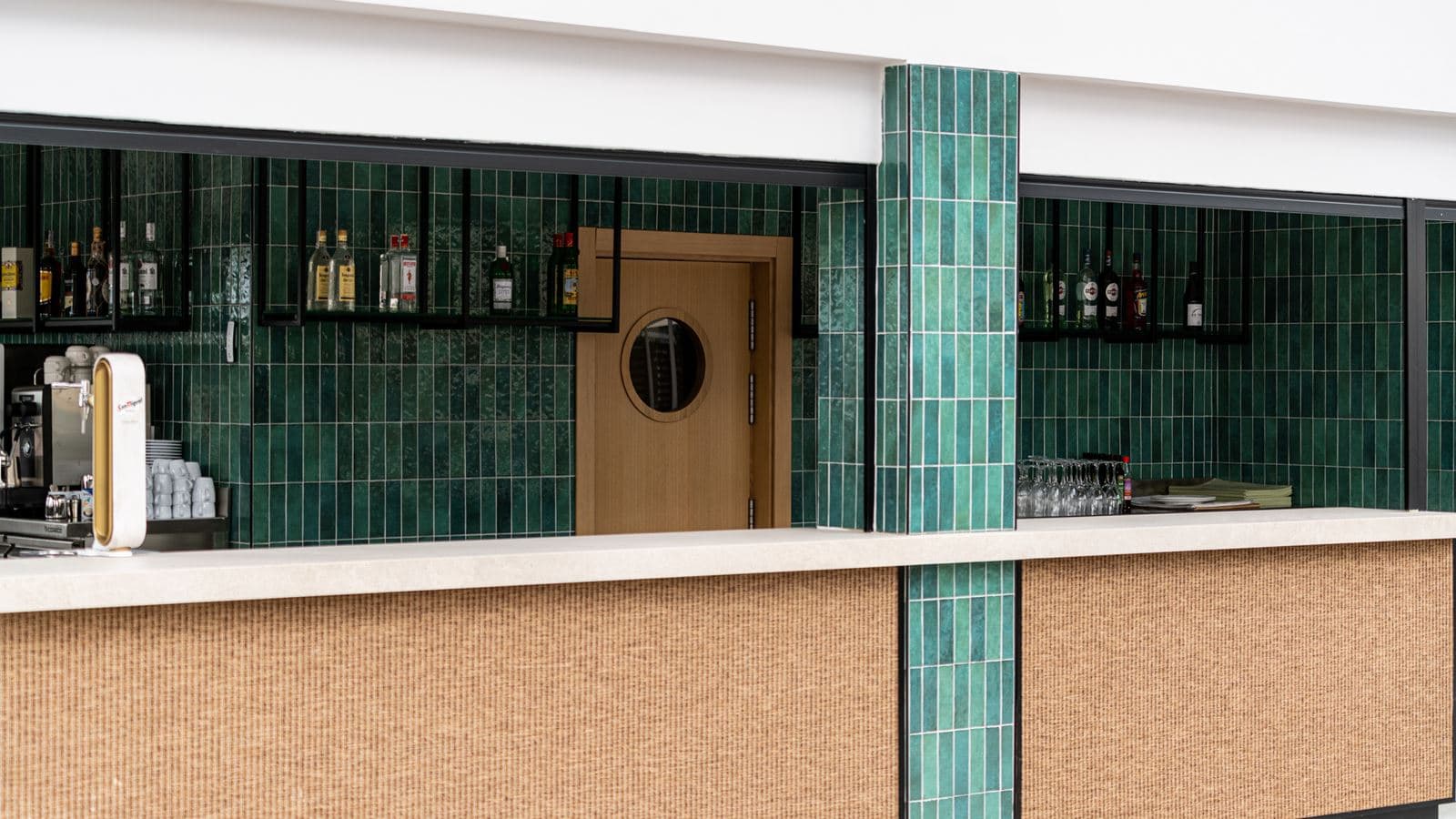 bars-bar-piscina
