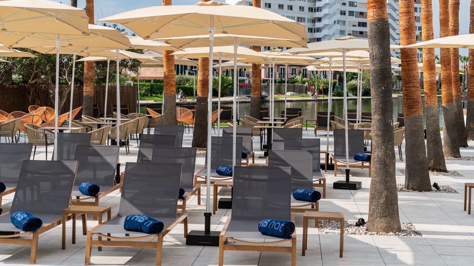 bars-bar-piscina