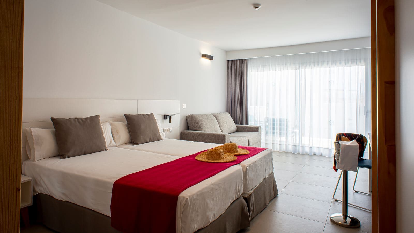 rooms-junior-suite-balcony-or-terrace
