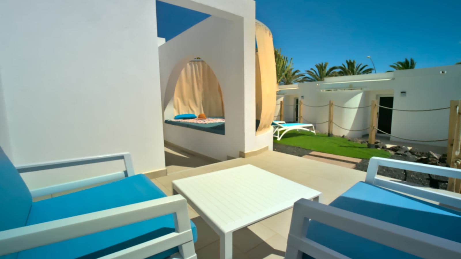 rooms-premium-suite-balcony-or-terrace