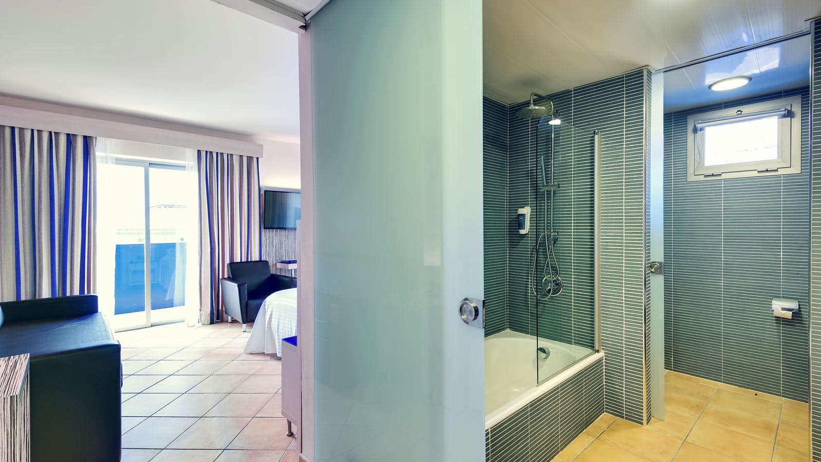 rooms-family-room