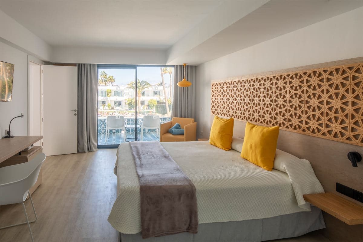 rooms-junior-suite-with-terrace-or-balcony