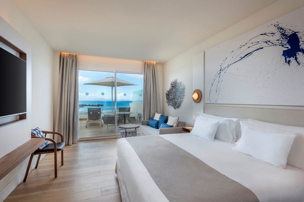 rooms-superior-sea-view-frontal-balcony-or-terrace