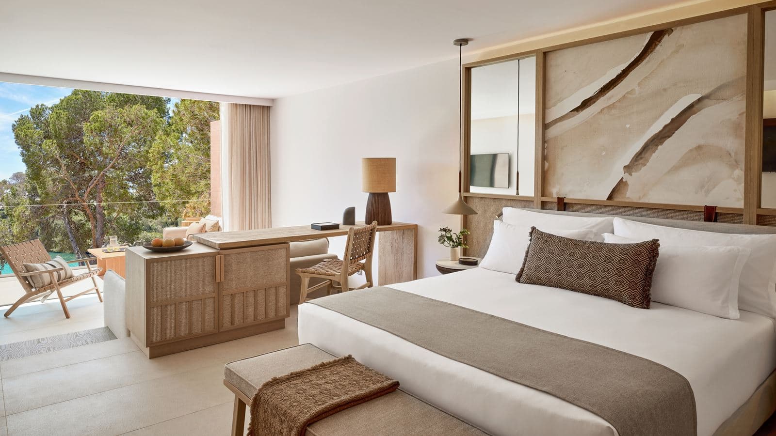 rooms-deluxe-junior-suite-partial-sea-viev