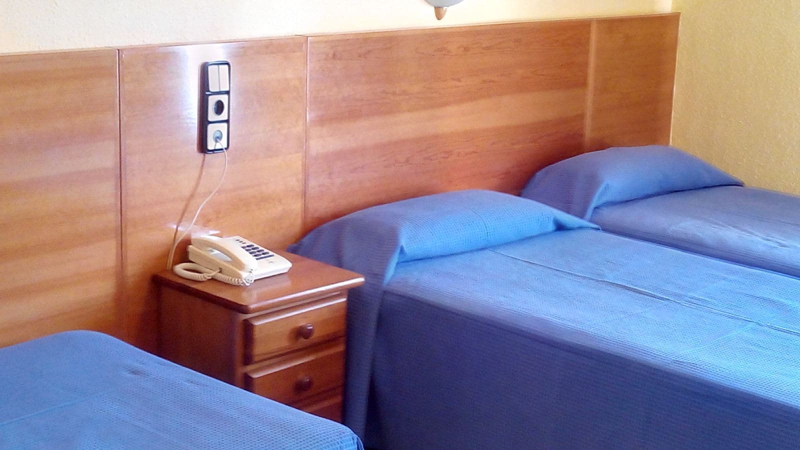 rooms-family-room-sea-view