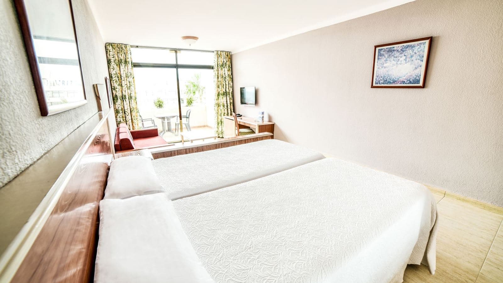 rooms-twin-room-with-balcony-or-terrace