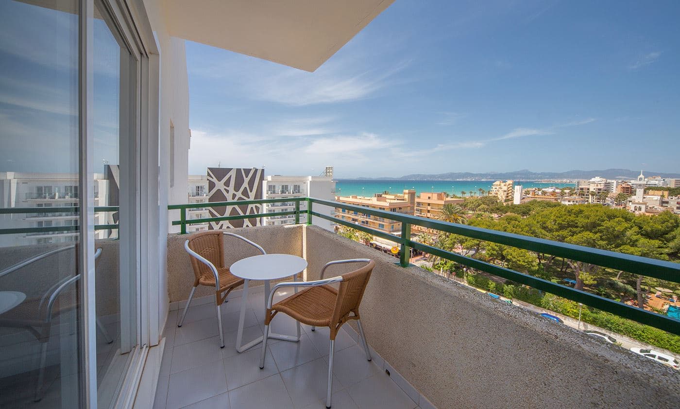 rooms-standard-room-balcony