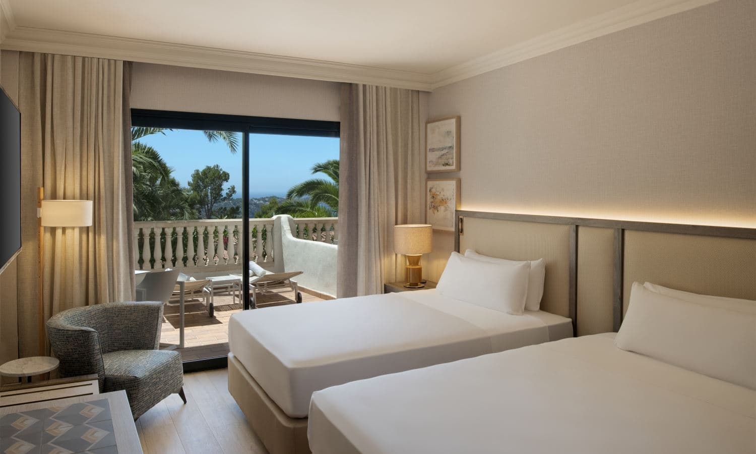 rooms-db--twin-hilton-guest-room-balcony-or-terrace