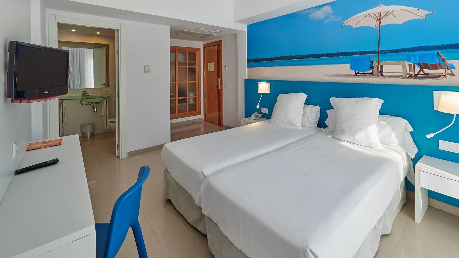 rooms-db--twin-room-balcony-or-terrace