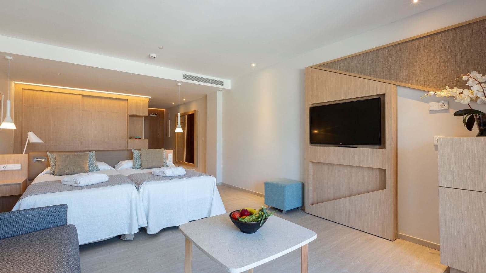 rooms-family-room