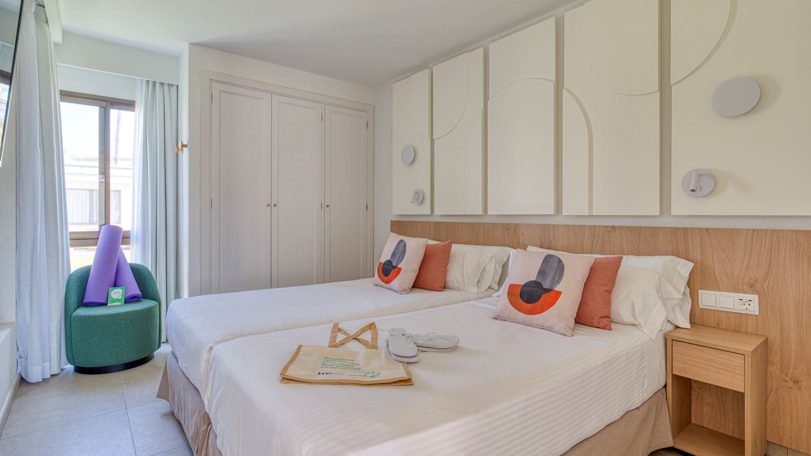 rooms-superior-suite-emblem-with-terrace--susue