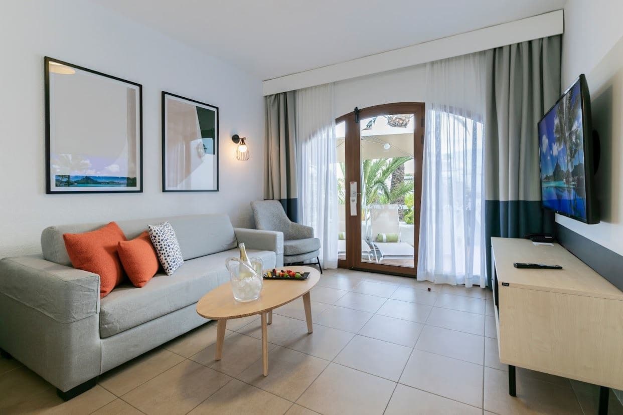 rooms-family-villa-emblem-2-bedrooms-with-terrace--v2