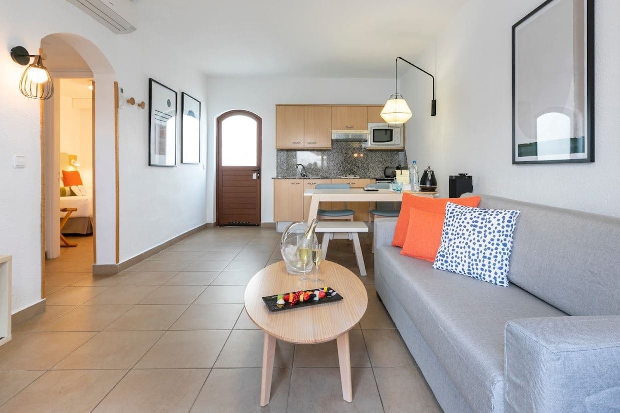 rooms-family-villa-emblem-2-bedrooms-with-terrace--v2