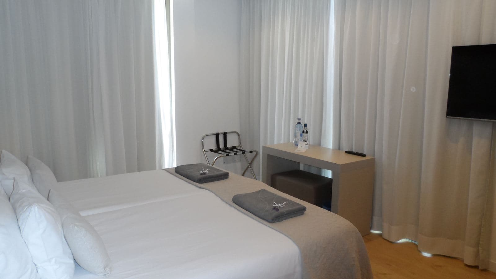 rooms-white-double