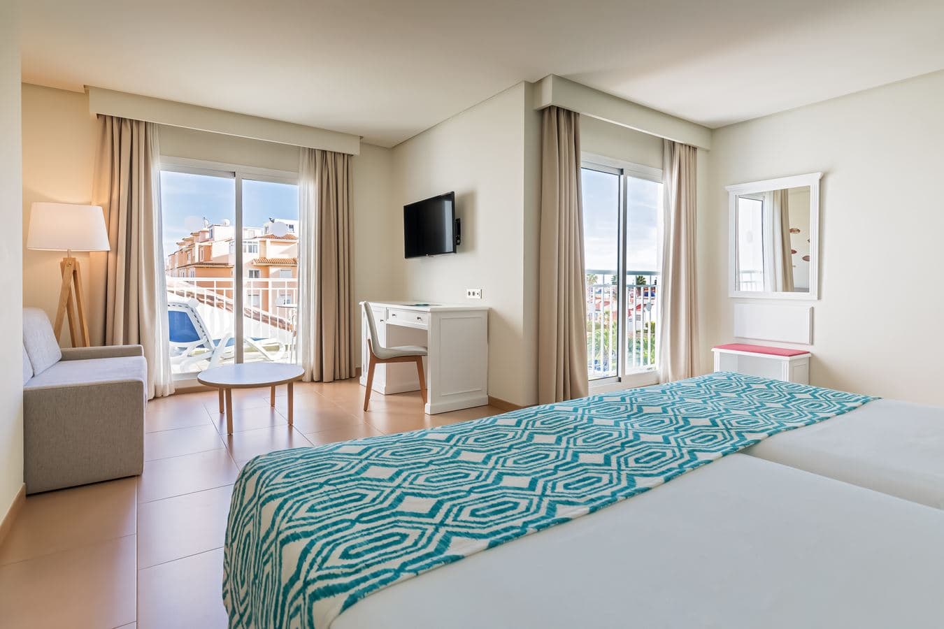 rooms-superior-room