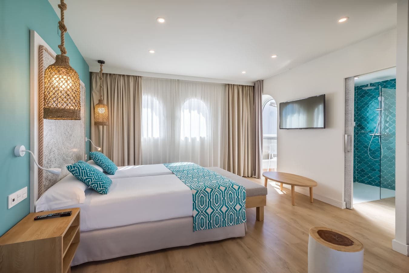 rooms-superior-room