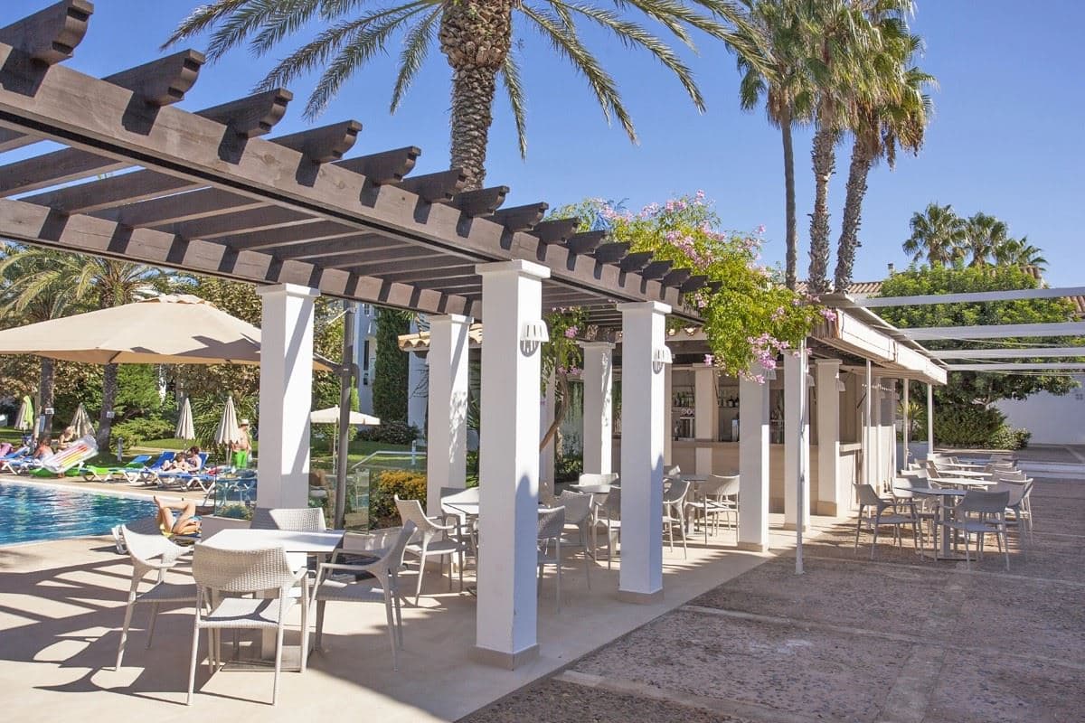 restaurants-pool-bar