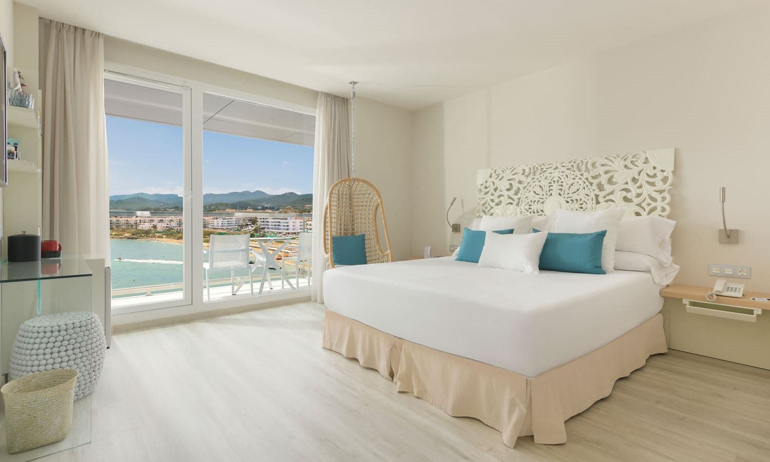rooms-classic-room