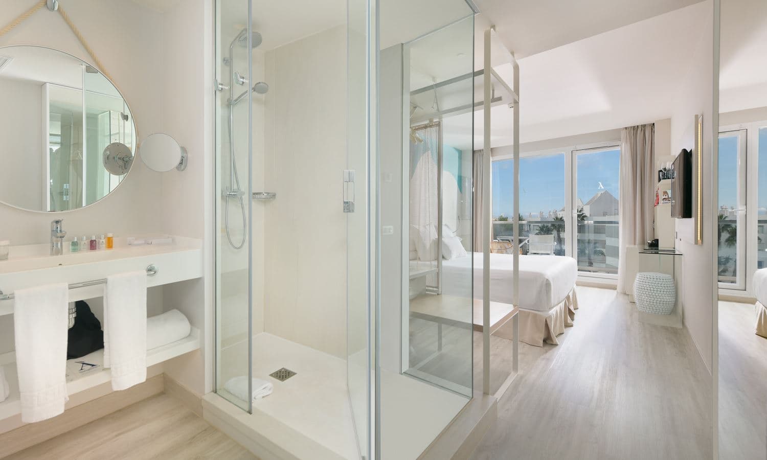 rooms-classic-room
