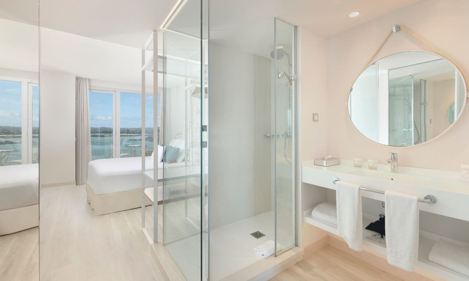 rooms-pool--sea-room