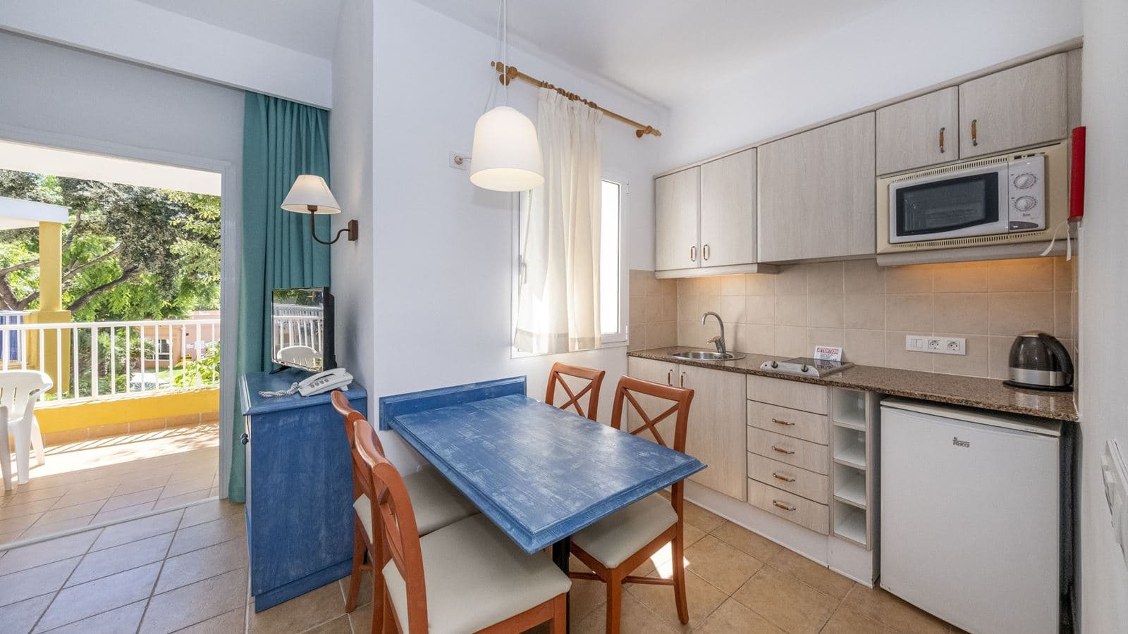 rooms-a1--apartment-1-bedroom-balcony-or-terrace