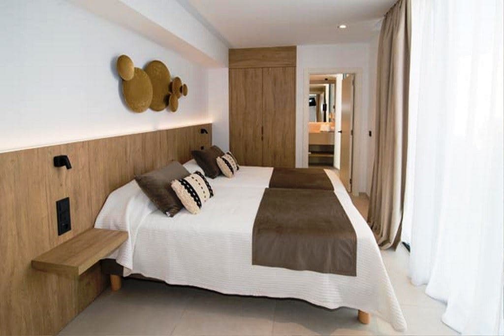 rooms-tb--doubletwin-+-extra-bed